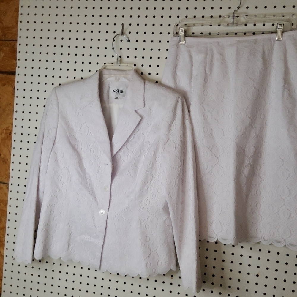 VINTAGE Kasper petite suit white lace size 10P